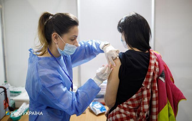 В Украине за сутки от коронавируса привили более 101 тысячи человек
