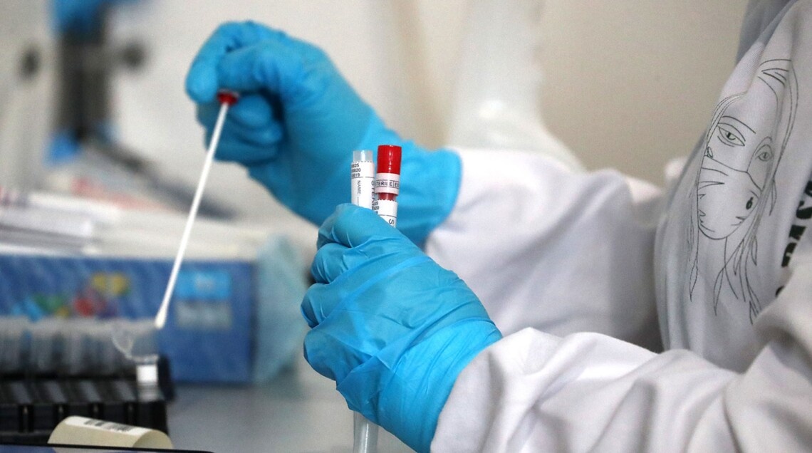 В Украине за сутки зафиксировали более 1 800 новых случаев заражения коронавирусом
