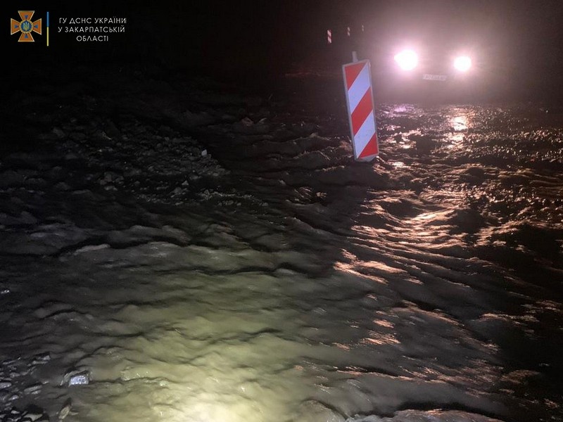 На Закарпатье обрушились селевые потоки: зафиксирован ряд подтоплений