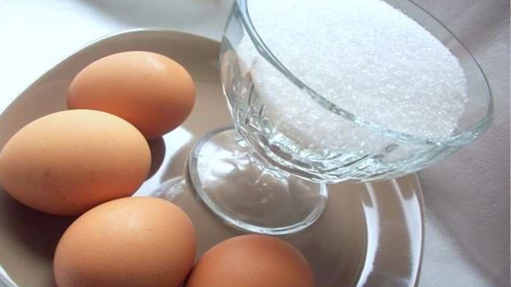 Украинцам рассказали, как изменились цены на сахар и куриные яйца в январе