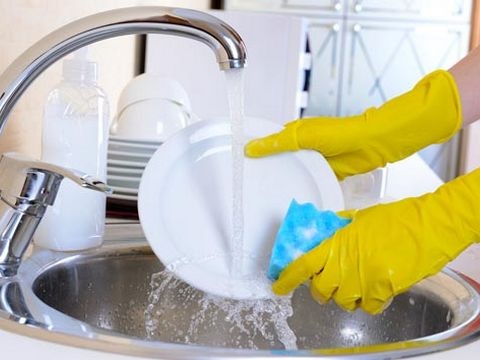 От сковородки до посудомойки: три вещи на кухне, которые нельзя мыть средством для посуды