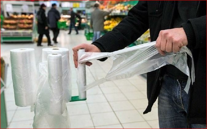 В Мелитополе покупатель устроили флешмоб против платных пакетов