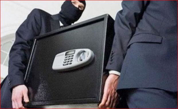 В Одессе вынесли сейф с миллионом и украшениями