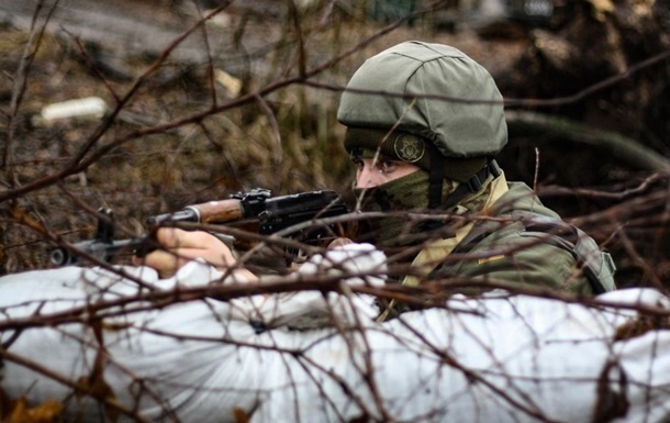 На Донбассе зафиксировали два обстрела: ранен военный