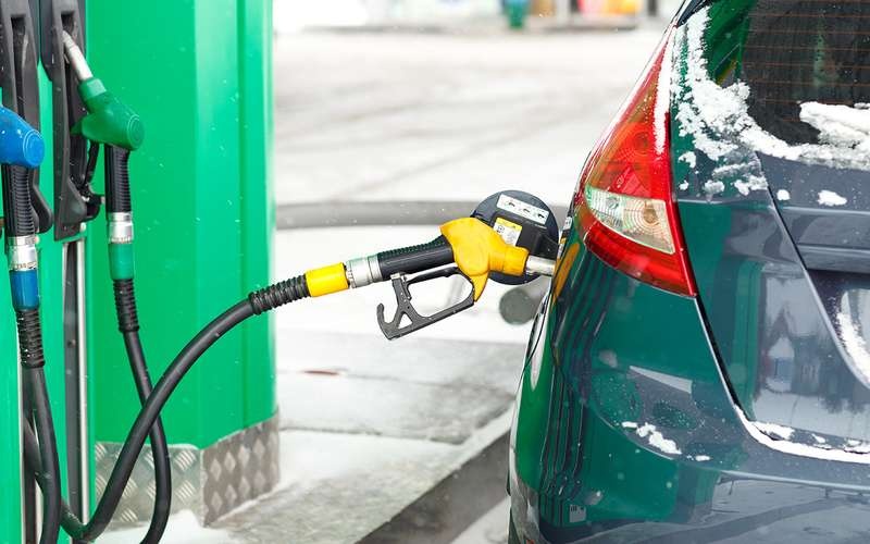 Цены на АЗС: сколько стоят бензин и автогаз
