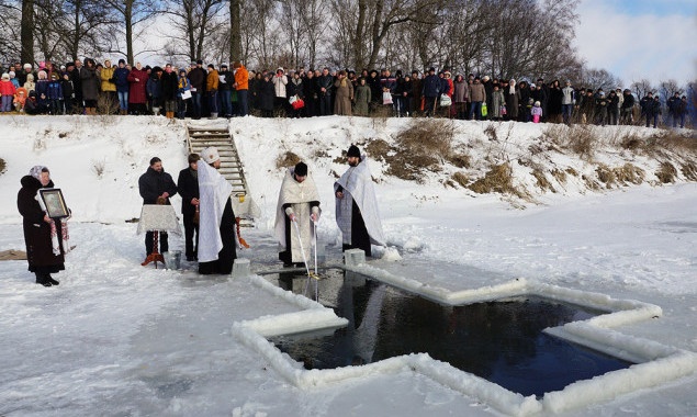 Крещение в Киеве: где можно будет нырнуть в прорубь