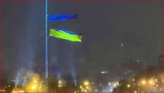 В Харькове ураган порвал флаг на самом высоком флагштоке в Украине