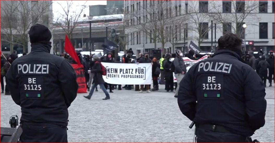 "Антиваксеры" провели протестные акции по всей Европе