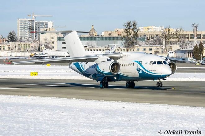 Украинская авиакомпания приостановила полеты