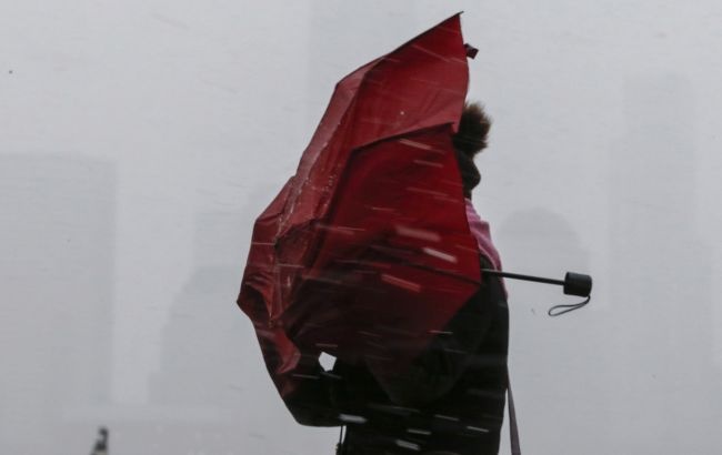 Штормовой ветер в Киеве: скорость порывов достигла рекордных значений