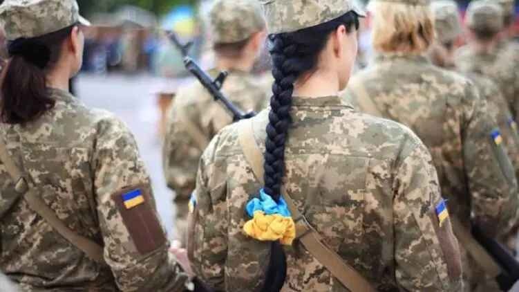 В Минобороны заверили, что украинкам не нужно спешить становиться на воинский учет