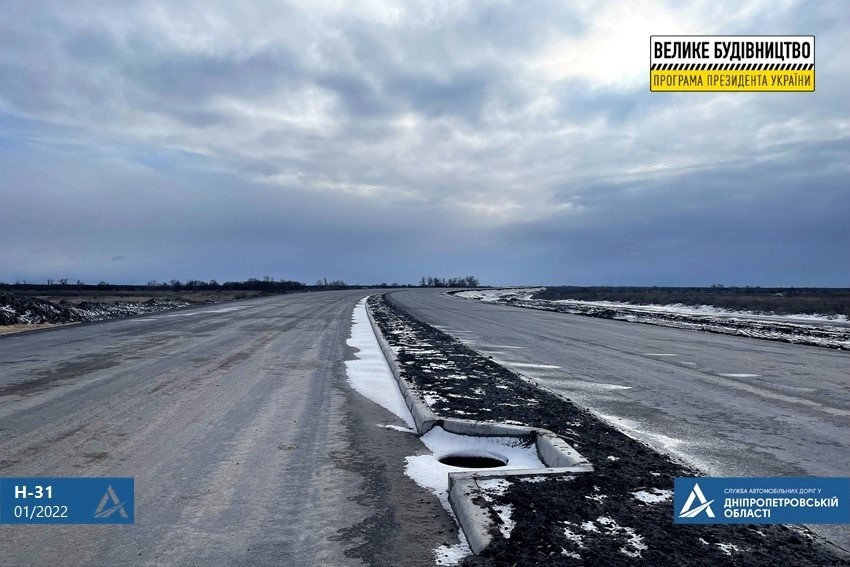 Мороз не помеха: как без перерывов на праздники идет строительство новой трассы Н-31