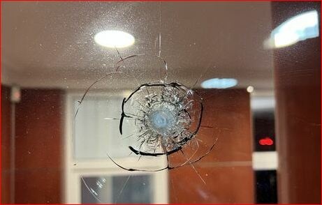 В Киеве обстреляли офис журналиста Дмитрия Гордона