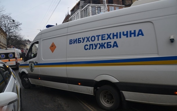 В Киеве "заминировали" школы: детей массово эвакуировали