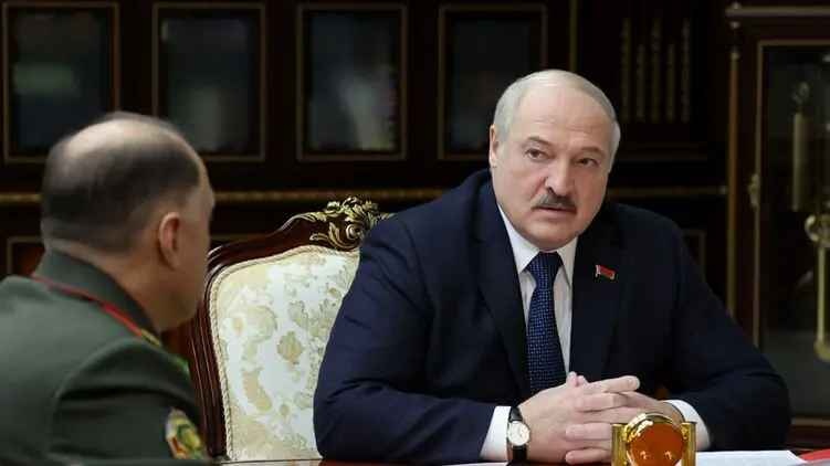 Лукашенко заявил о стягивании к границам Украины "контингента белорусской армии"
