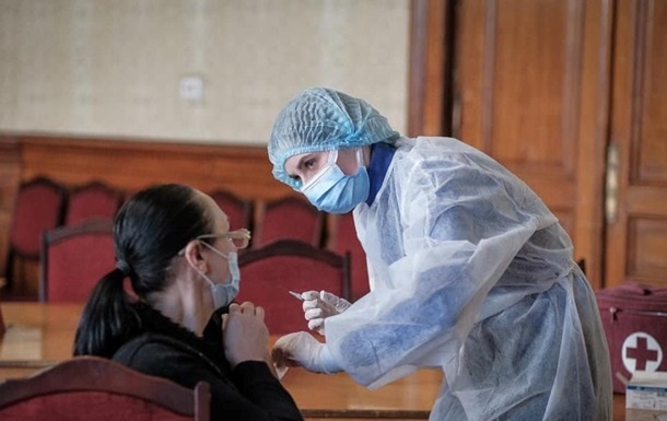 В Украине за сутки еще почти 70 тысяч человек получили прививки против COVID-19