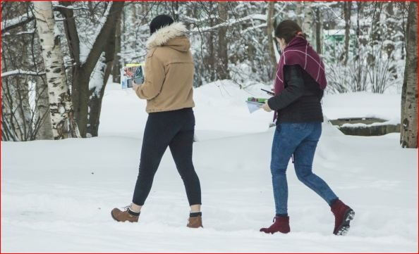 Почему в мороз нельзя носить капроновые колготки под джинсами: ответ от экспертов