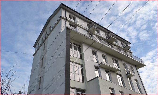 Во Львове сносят 6-этажный самострой: покупатели остаются без квартир и денег