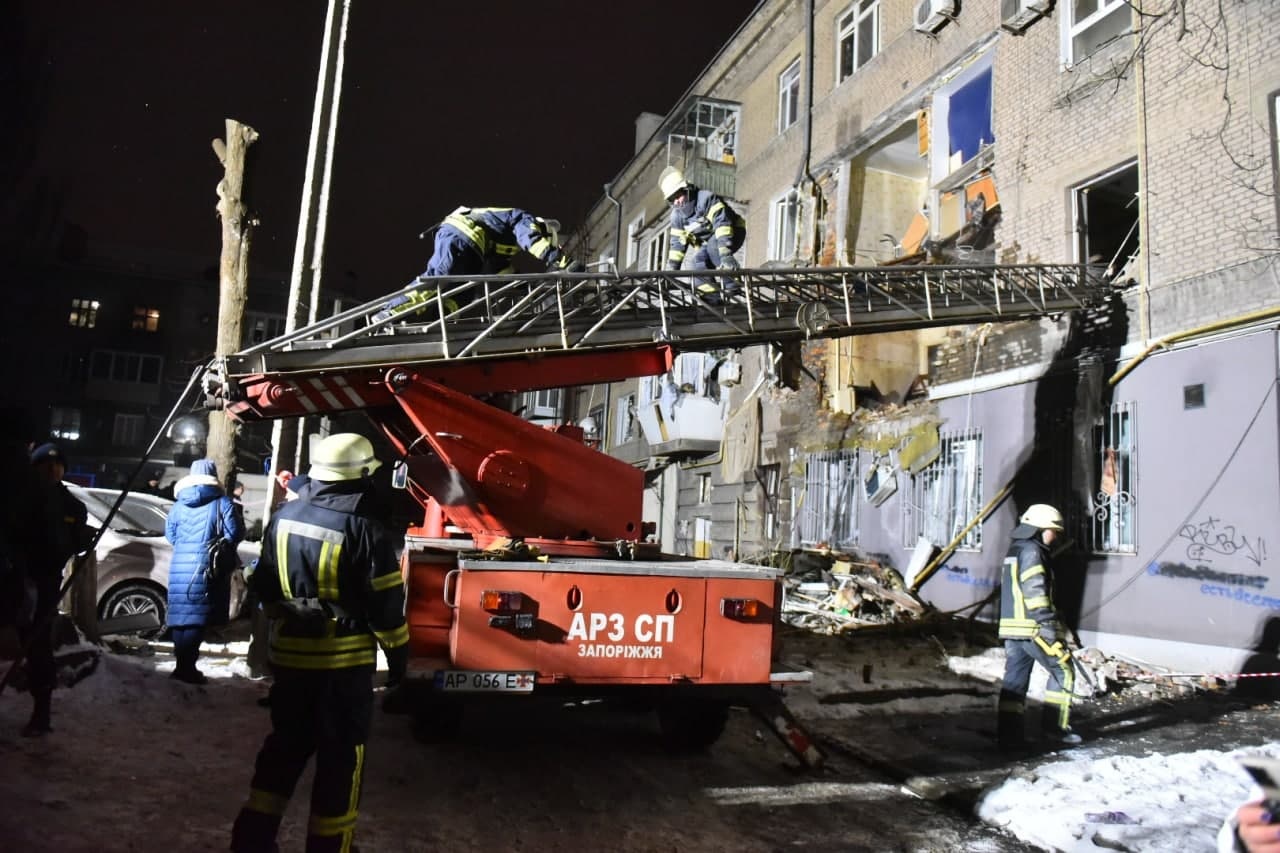 В Запорожье прогремел взрыв в жилом доме: один человек погиб, еще двое ранены