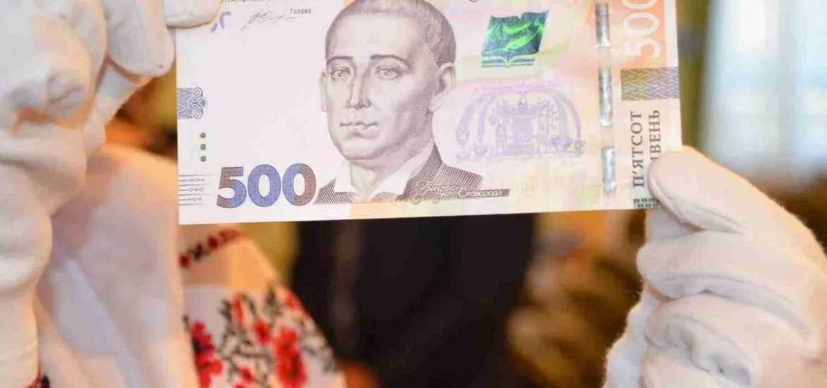 Украинцам раздадут по 500 гривен: кто получит деньги