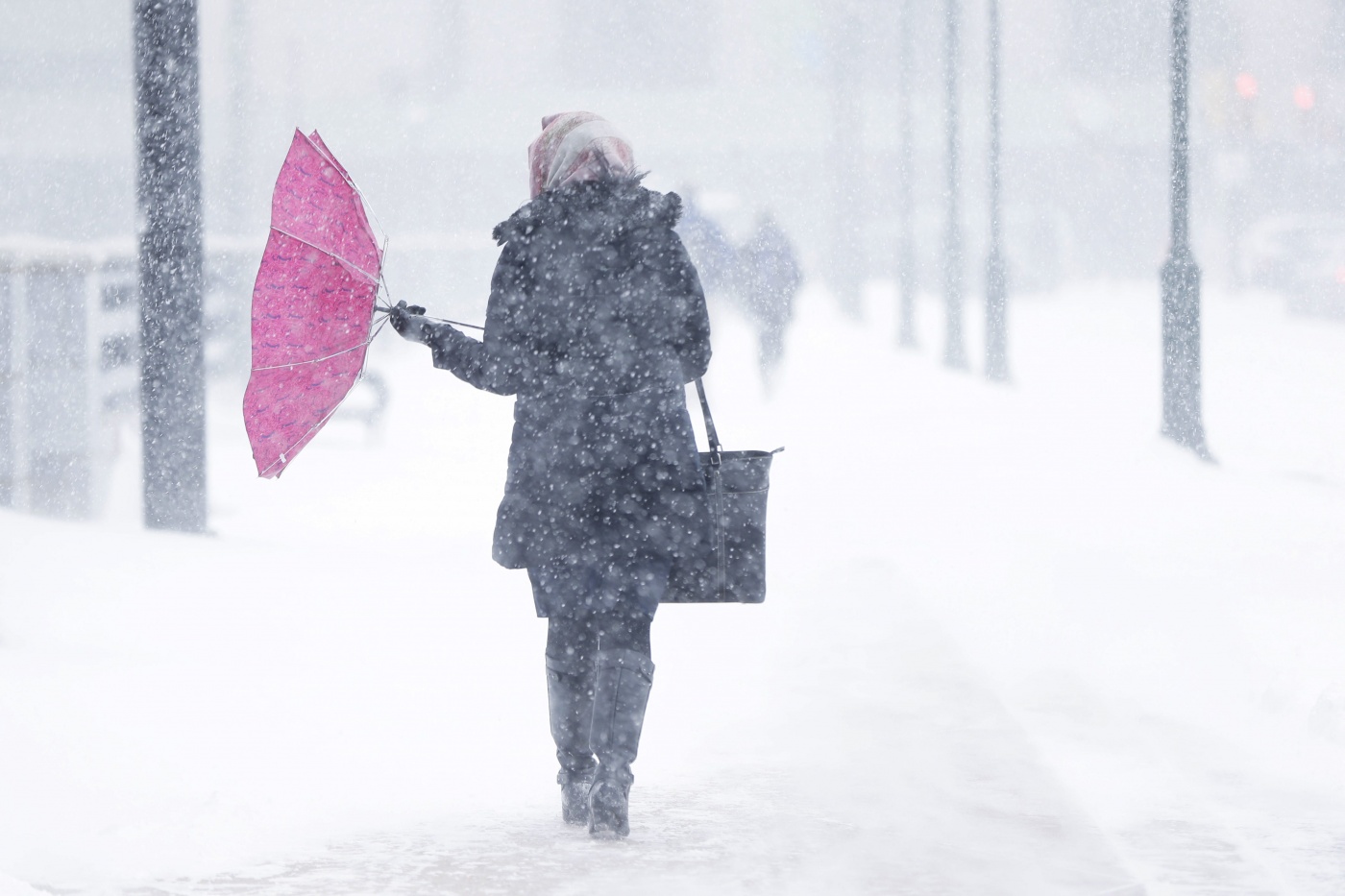 Штормовой ветер и налипание мокрого снега: Украину накроет непогода