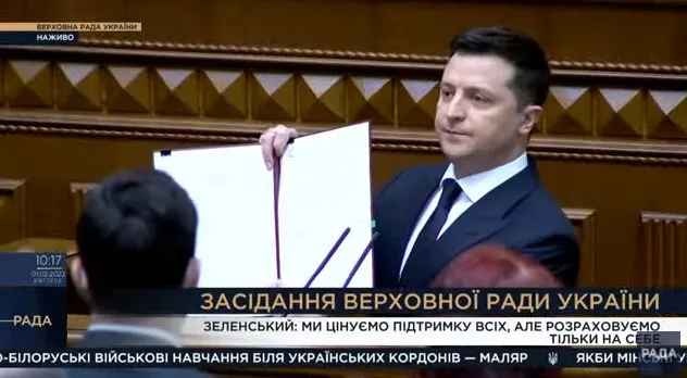 Зеленский анонсировал создание профессиональной армии в Украине