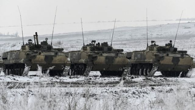 Скопление российских войск на границе: сколько украинцев считают угрозу вторжения реальной