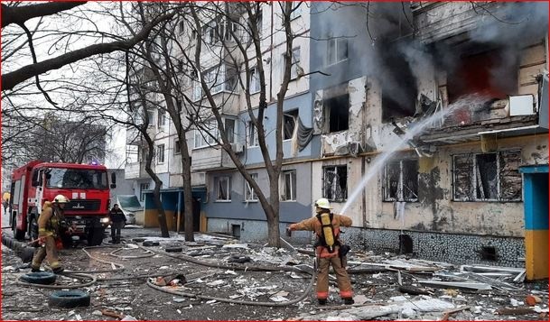 В Кропивницком взрыв в многоэтажке выбил окна в 74 квартирах,  есть погибший и раненые
