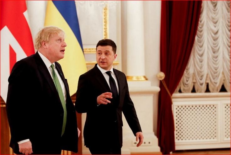 "Украине грозят 125 000 военных РФ": Джонсон записал ролик после визита в Киев