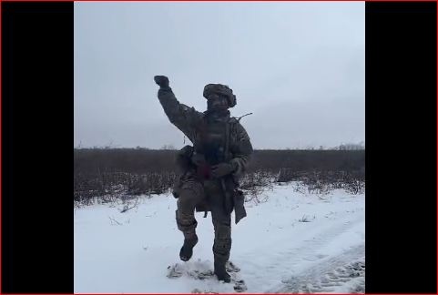 Украинский военный танцем "взорвал" Сеть