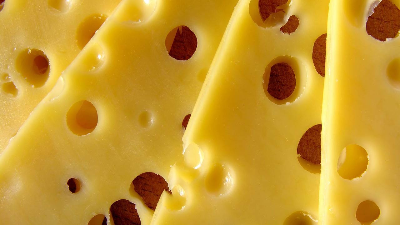 В Украине резко подорожал твердый сыр