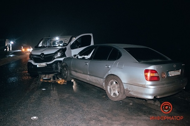 В Днепре произошла авария с участием трех авто, есть пострадавшие
