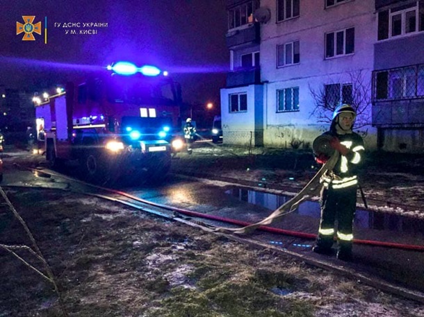 В Киеве возник пожар в 16-этажном доме, есть погибший
