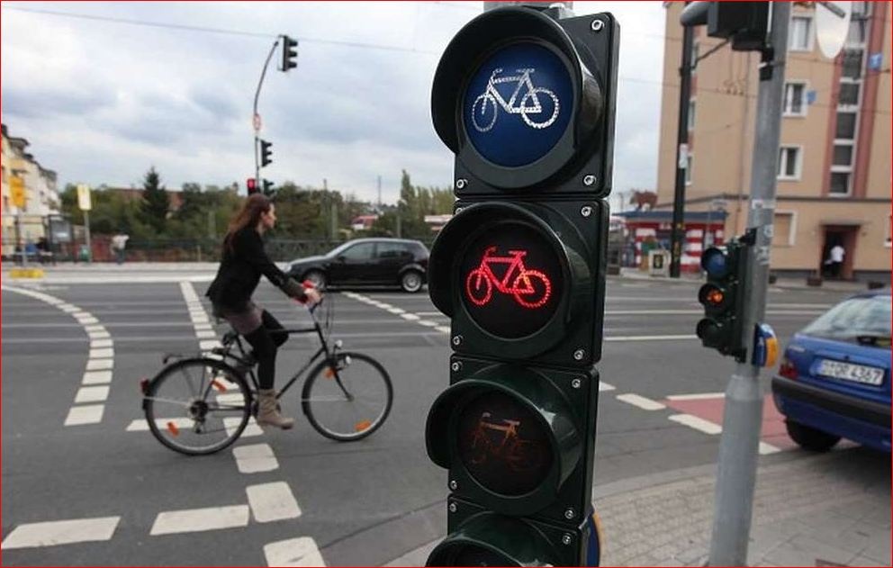 В Украине появятся новые светофоры: что они будут регулировать