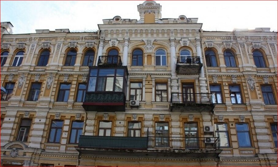Штрафы за "царь"-балконы и кондиционеры в Киеве: что инициирует власть