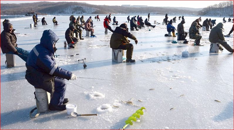 В Черкасской области отколовшаяся льдина унесла около 200 рыбаков