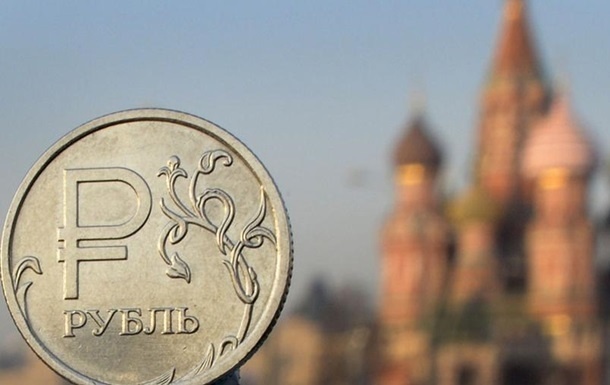 Рубль резко обесценился из-за возможного вторжения РФ в Украину
