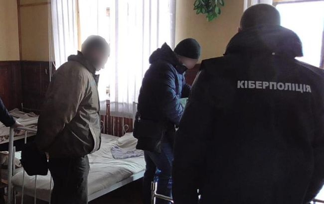 Представлялись сотрудниками банков: в Сумах заключенные выманивали деньги у доверчивых украинцев