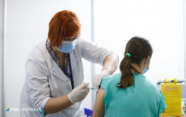 В Украине за сутки от коронавируса вакцинировались почти 60 тысяч человек