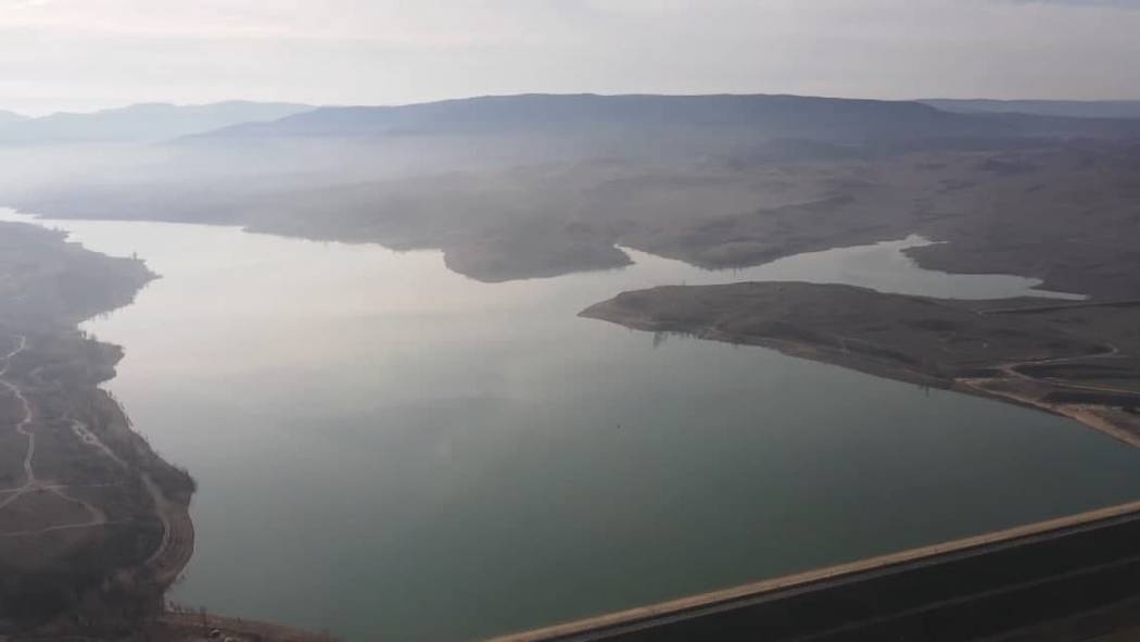 В Крыму переполнились водохранилища, лишнюю воду сливают в море