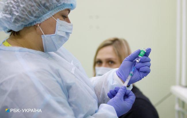 Еще 66 тысяч украинцев за день получили прививку против коронавируса