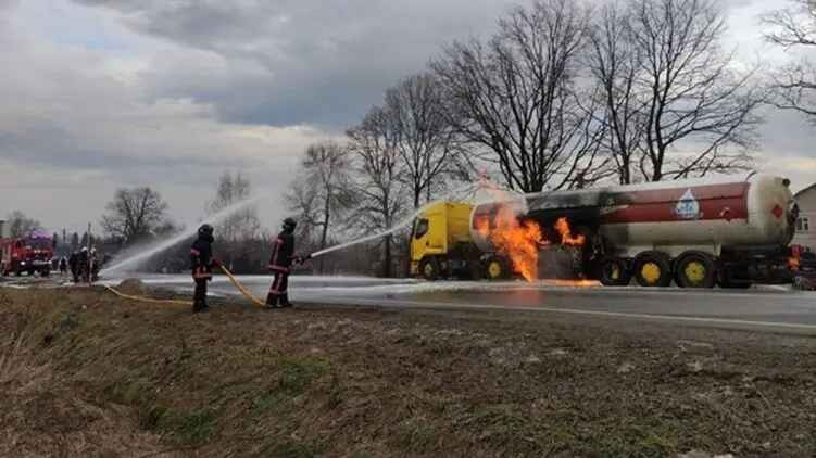 В Ивано-Франковской области загорелась автоцистерна со сжиженным газом