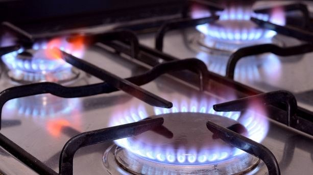 "Холодный" газ: украинцы жалуются на топливо, которое горит красным