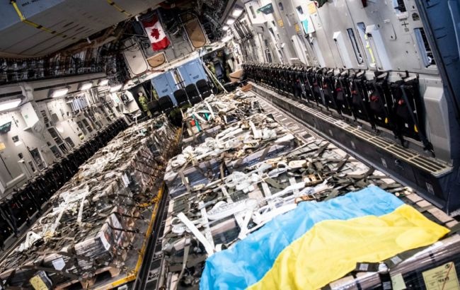 В Украину из Канады прибыл еще один самолет с оружием