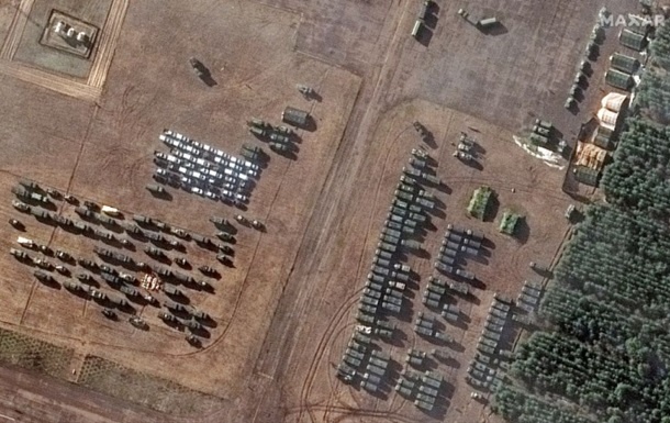 Спутник зафиксировал сотни военных машин на юге Беларуси недалеко от границы с Украиной