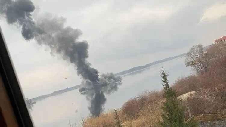 Под Вышгородом в реку упал сбитый российский вертолет