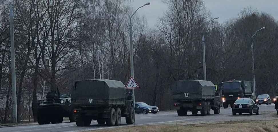 С символом "V": в Бресте заметили колонну военной техники "кадыровцев"