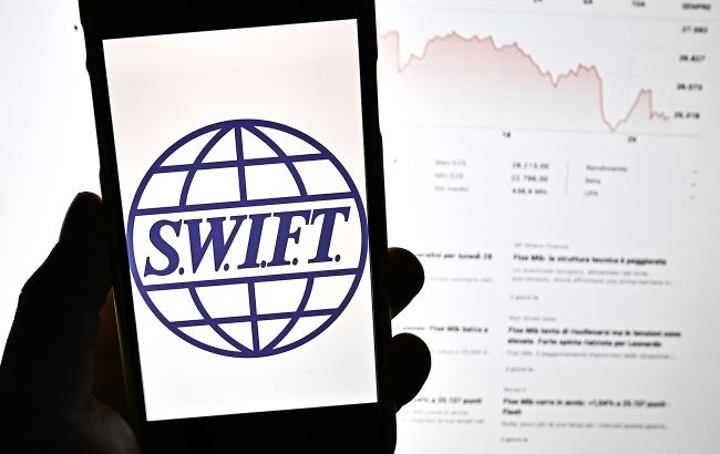 ЕС официально отключает семь российских банков от SWIFT