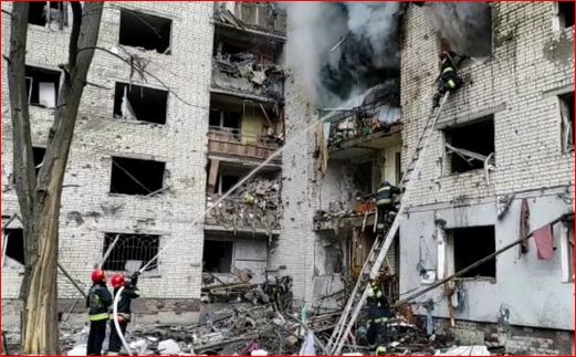 Ракетный обстрел Чернигова: из-под завалов дома достали тела 22 человек