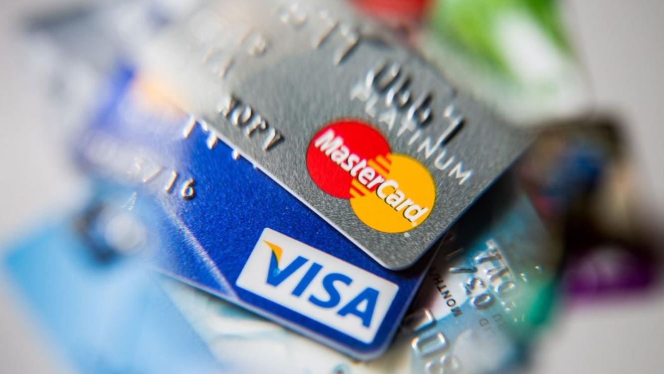 Mastercard и Visa приостанавливают все транзакции и операции в России